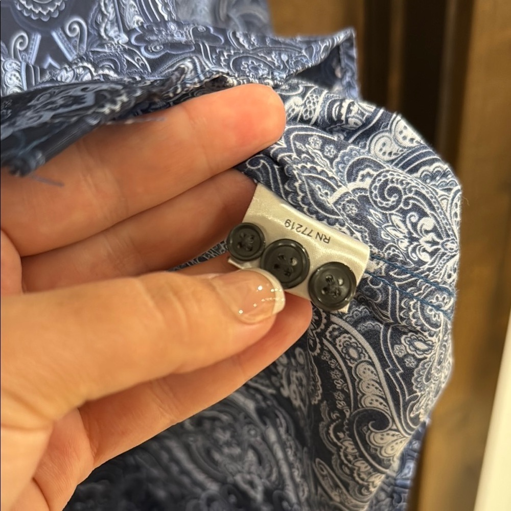 100% cotton Men's Blue Paisley button down dress Shirt Size M Joseph Abboud - Picture 5 of 7